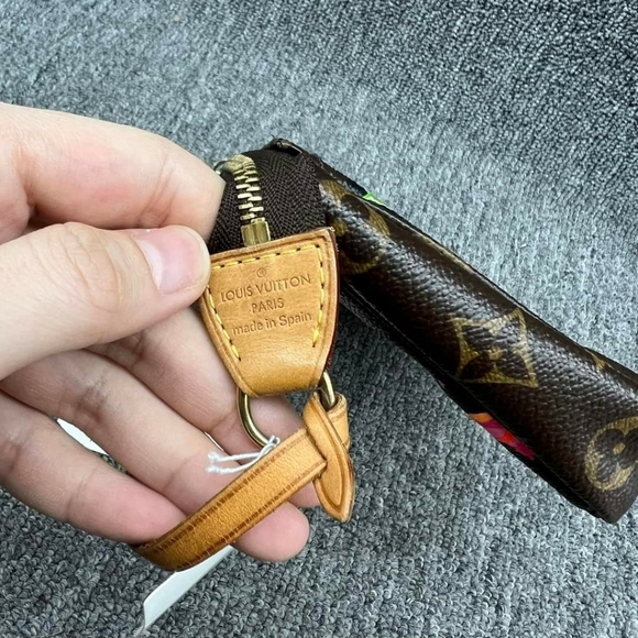 100% Authentic LOUIS VUITTON Pochette Accessoires Monogram Handbag 750-110624 - Picture 12 of 16